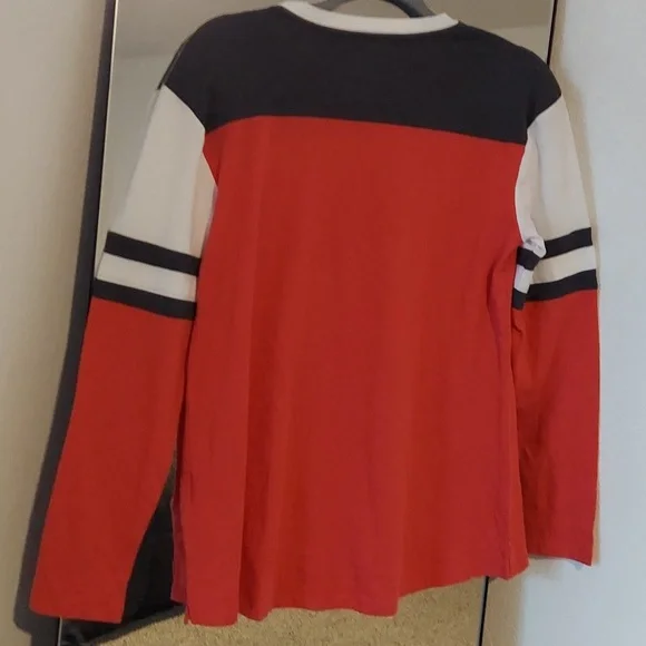 Chicago Blackhawks Women’s Long Sleeve Shirt Medium NHL Red Black White NWT - Picture 4 of 4